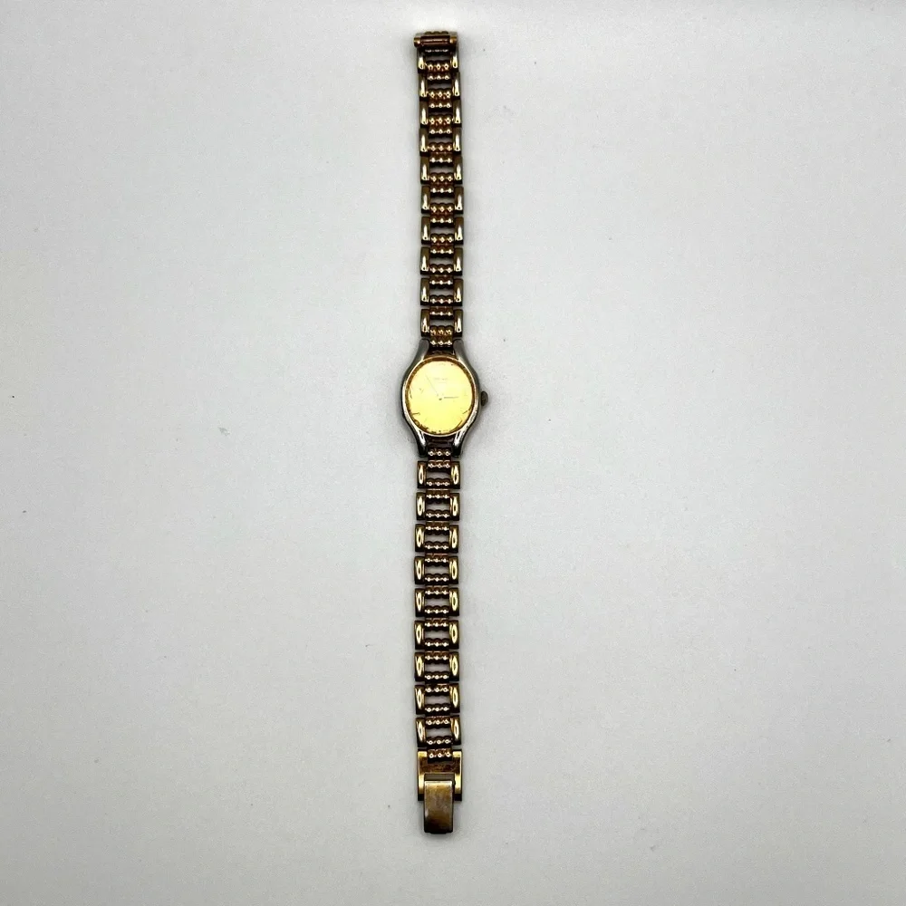 Vintage Seiko Petite Gold tone Oval Ladies Watch Working.